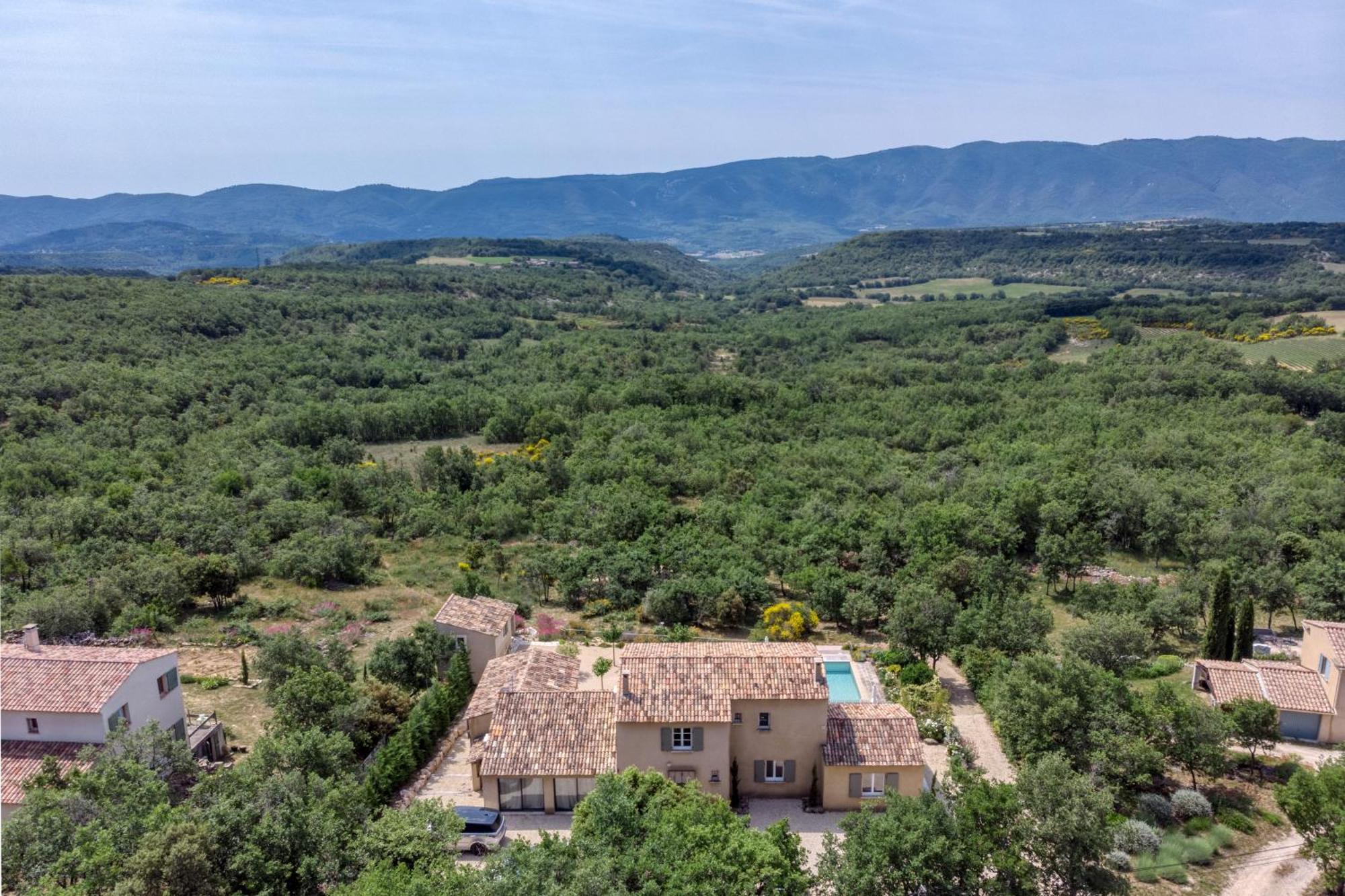 Вилла Bastide De Viens - Vue Luberon, Piscine Chauffee, Boulodrome Экстерьер фото